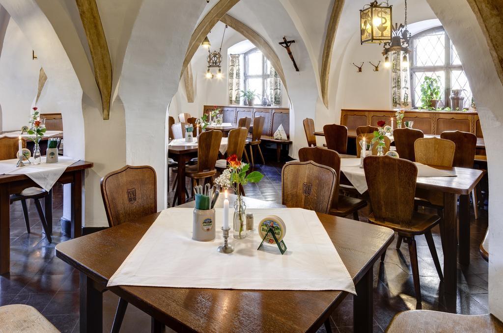 Altstadt- Und Businesshotel Pfaubraeu - Brauereigasthof - Fruehstuecksbuffet - Kostenfreie Radgarage - Hunde Willkommen Trostberg an der Alz Pokoj fotografie